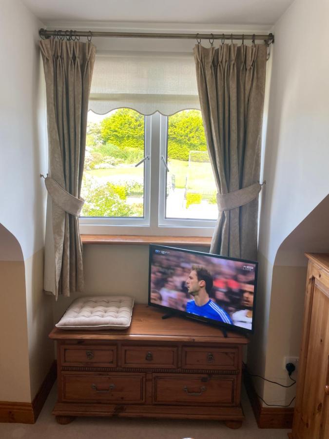 Cosy Rooms In A Stone Cottage Salthill Exterior foto
